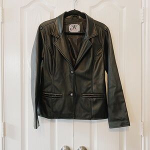 A GMilano Woman’s Animal Safe Pleather Hacket Size Large made in Italy Black